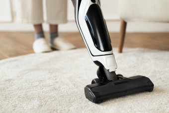 vacuum-cleaning-rug-floor.jpg